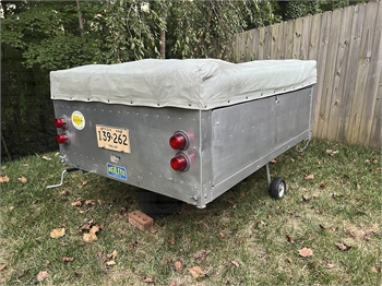 1966 heilite one wheel camper trailer. 