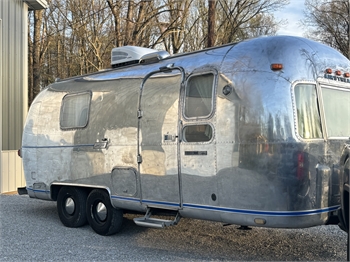 1975 Airstream Safari 23’